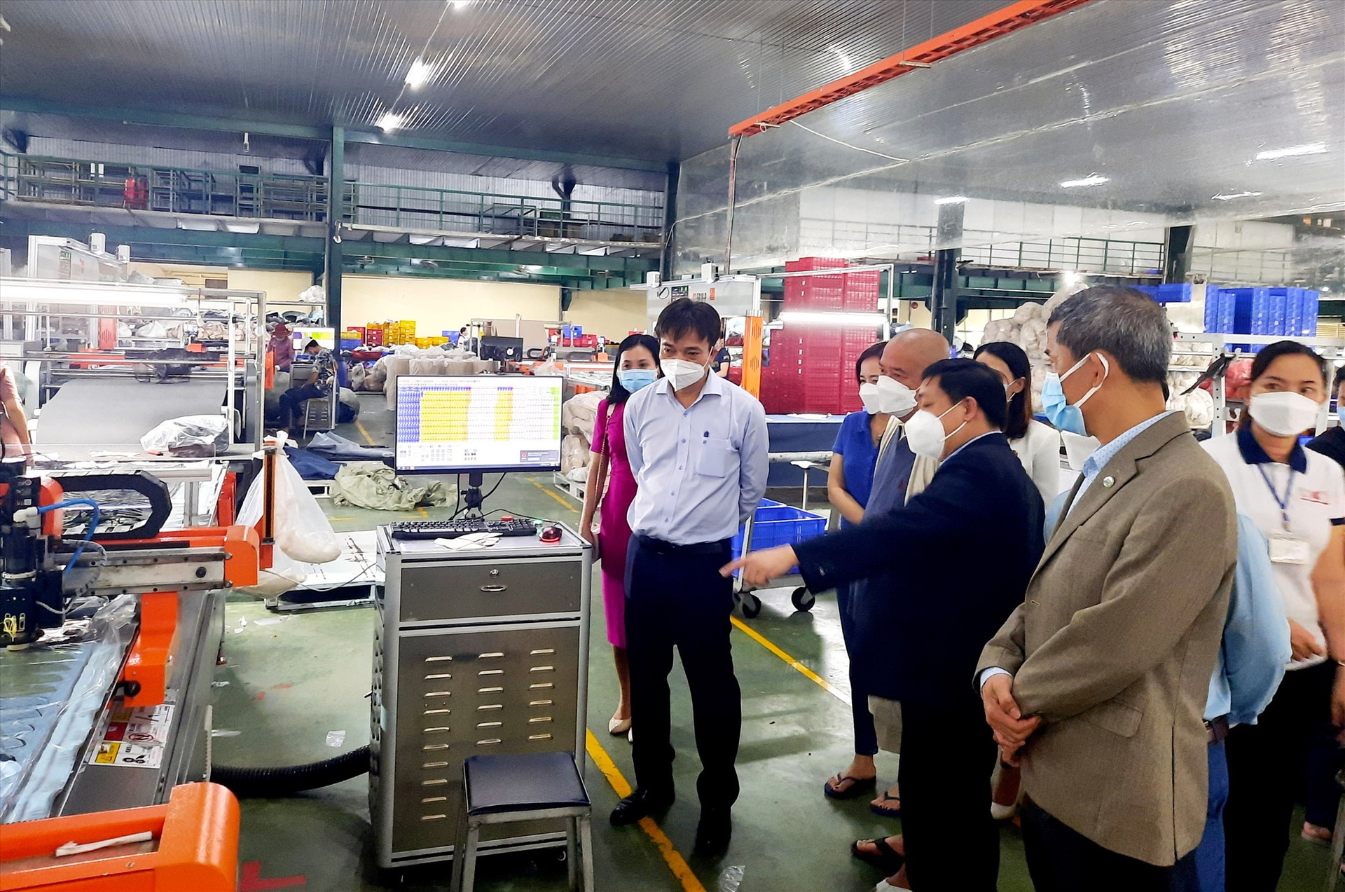 Thăm xưởng sản xuất công ty CP Phước Kỳ Nam thuộc Khu công nghiệp Thuận Yên.