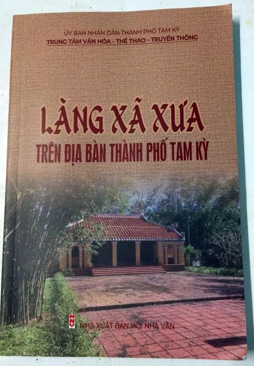 Bìa tập sách “Làng xã xưa trên địa bàn thành phố Tam Kỳ”.