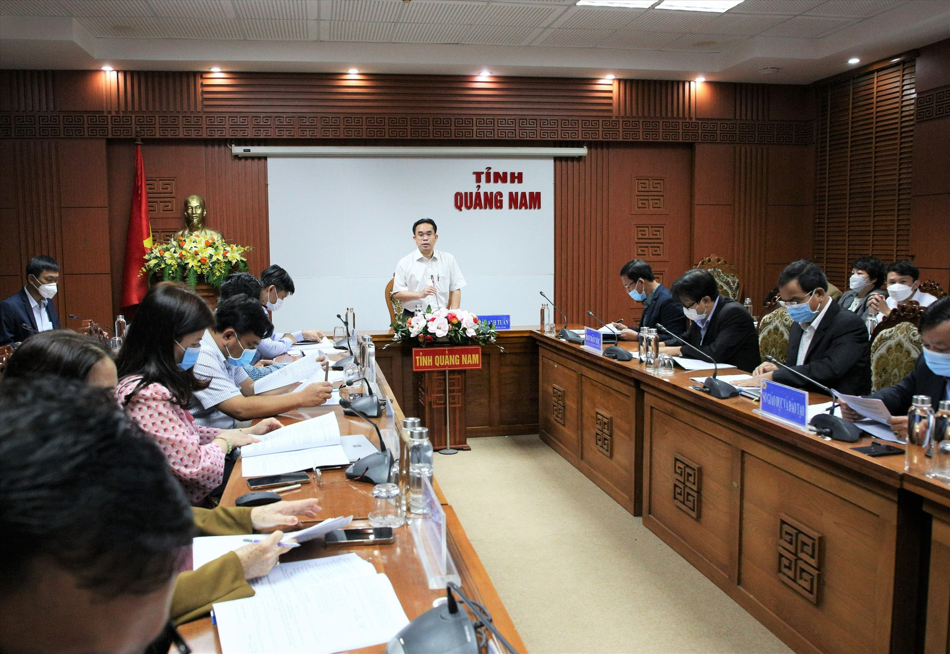 Phó Chủ tịch UBND tỉnh Trần Anh Tuấn phát biểu tại buổi làm việc. Ảnh: A.N