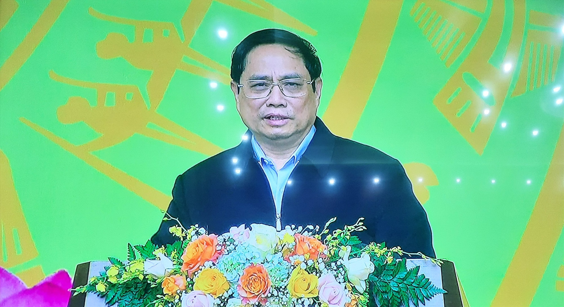 Thủ tướng Chính phủ Phạm Minh Chính phát biểu chỉ đạo tại hội nghị.  (Ảnh chụp màn hình).    Ảnh: VĂN SỰ