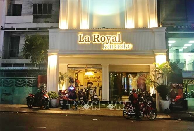 UBND TP Hồ Chí  Minh cho phép các cơ sở kinh doanh vũ trường, quán bar, karaoke, câu lạc bộ khiêu vũ, massage được phép hoạt động trở lại từ ngày 10/1/2022, trong điều kiện đảm bảo theo Bộ tiêu chí đánh giá an toàn phòng, chống dịch đối với các loại hình nêu trên. Ảnh: TTXVN