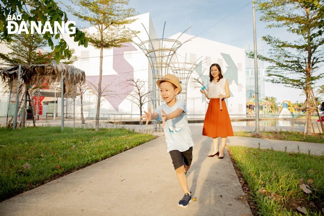 Cha mẹ nên dành nhiều thời gian chơi với con để hiểu và nắm bắt những thay đổi tâm lý, tính cách để uốn nắn kịp thời.Ảnh: PHẠM DOÃN TRIỀU Cha mẹ nên dành nhiều thời gian chơi với con để hiểu và nắm bắt những thay đổi tâm lý, tính cách để uốn nắn kịp thời.Ảnh: PHẠM DOÃN TRIỀU