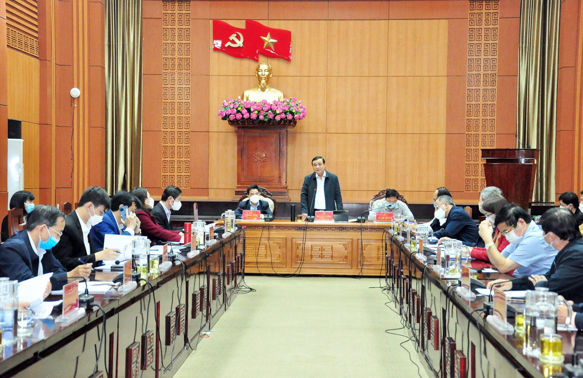 Ủy viên Trung ương Đảng, Bí thư Tỉnh ủy Phan Việt Cường - Trưởng ban Chỉ đạo CCHC và CĐS tỉnh chủ trì họp phiên thứ nhất của ban chỉ đạo vào chiều 21.2. Ảnh: V.G
