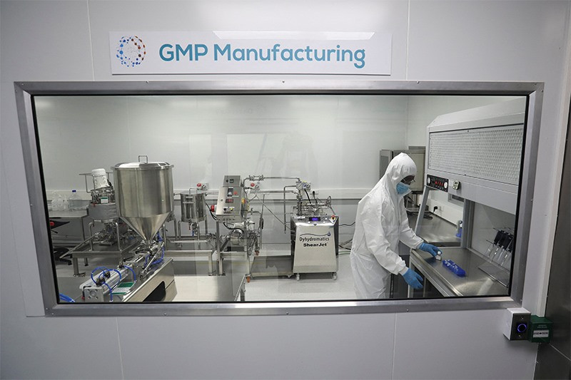 Trung tâm sản xuất vắc xin công nghệ mRNA tại Nam Phi do WHO hậu thuẫn. Ảnh: Reuters