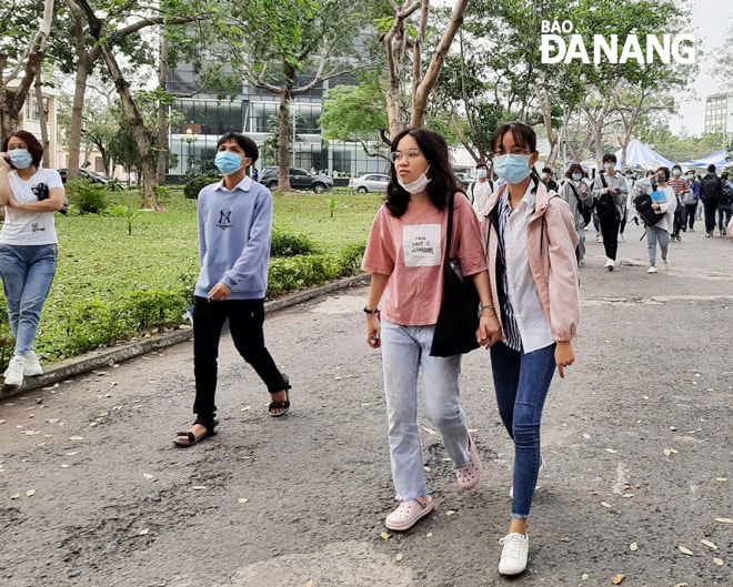 Thí sinh Đà Nẵng tham dự Kỳ thi đánh giá năng lực do Đại học Quốc gia Thành phố Hồ Chí Minh phối hợp với Đại học Đà Nẵng tổ chức vào tháng 3-2021. Ảnh: H.T