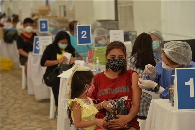 Một điểm tiêm vaccine ngừa Covid-19 ở Bangkok, Thái Lan, ngày 28-2-2022. Ảnh: THX/TTXVN