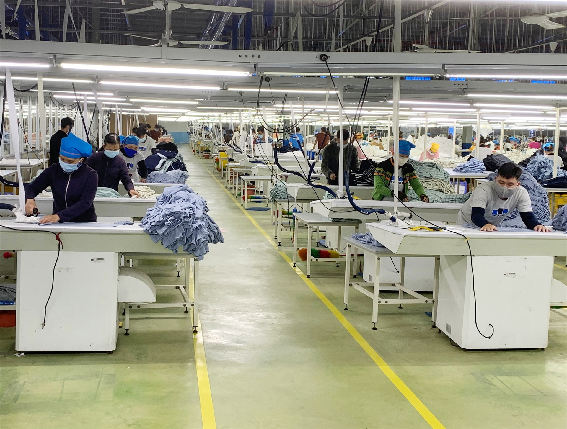 Hơn 7.500 công nhân Công ty Panko Tam Thăng phòng chống dịch an toàn và sản xuất hiệu quả trong năm 2021. Ảnh: VĂN SANH