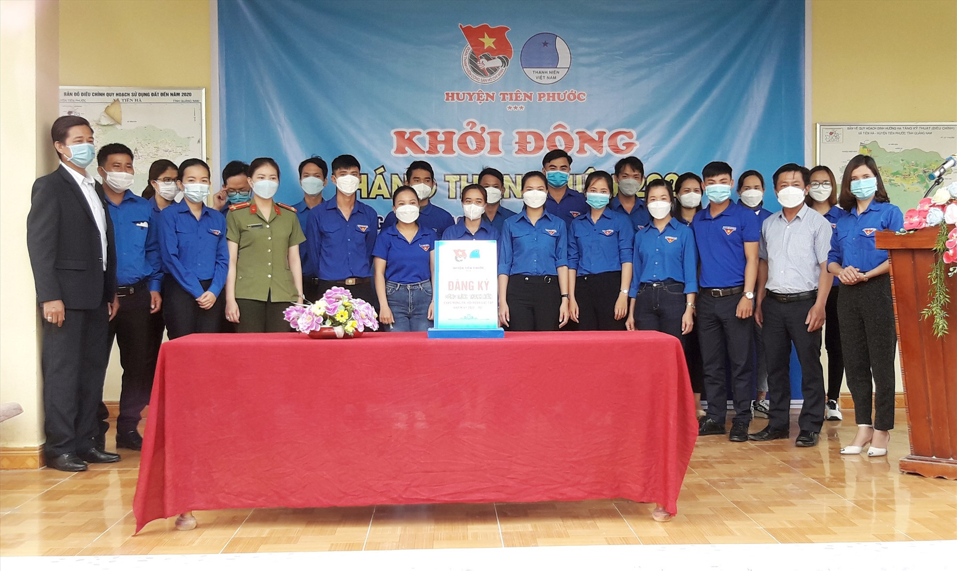 Đại diện các chi đoàn trực thuộc Huyện đoàn Tiên Phước đăng ký thực hiện công trình Thanh niên 2022.