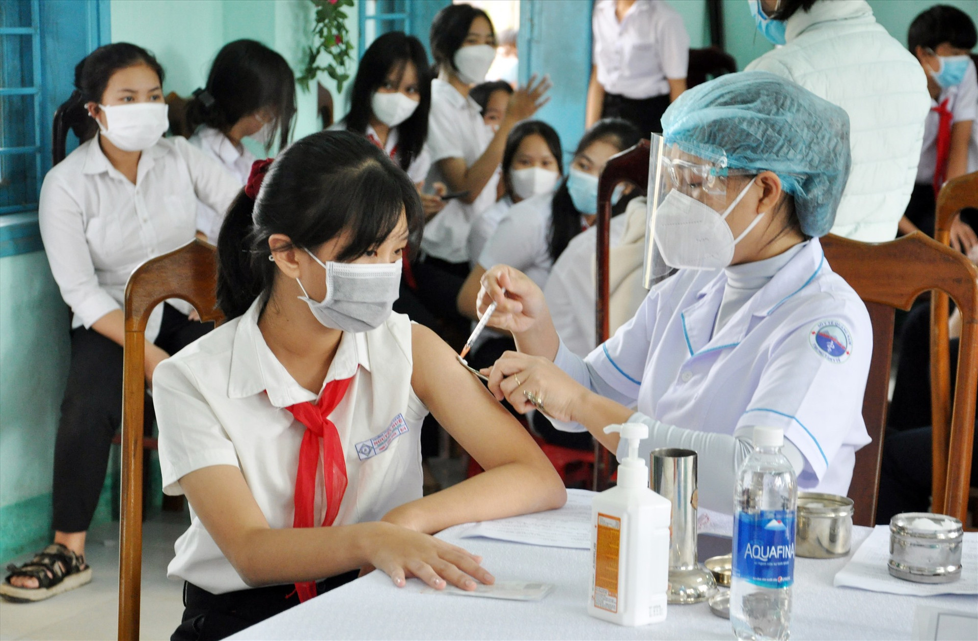 Đẩy mạnh tiêm vắc xin cho học sinh góp phần dạy và học thích ứng an toàn với dịch bệnh Covid-19. Ảnh: A.SẮC
