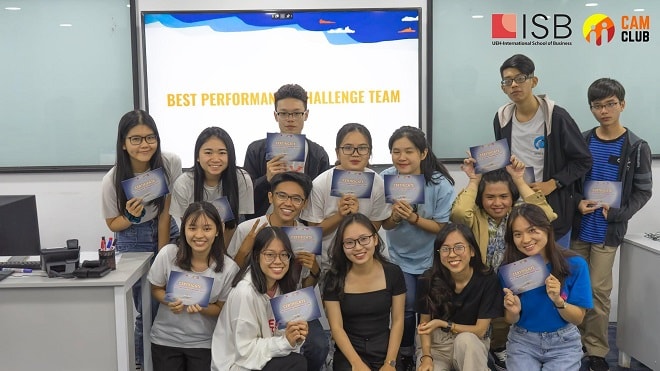 Phạm Tấn Toàn (bạn nam ở giữa) - Sinh viên Global Pathways hoạt động năng nổ trong thời gian học tập tại Việt Nam.