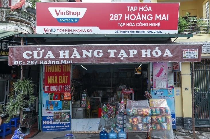 Sắc đỏ từ các cửa hàng tạp hóa liên kết VinShop đang len lỏi mọi ngõ ngách.