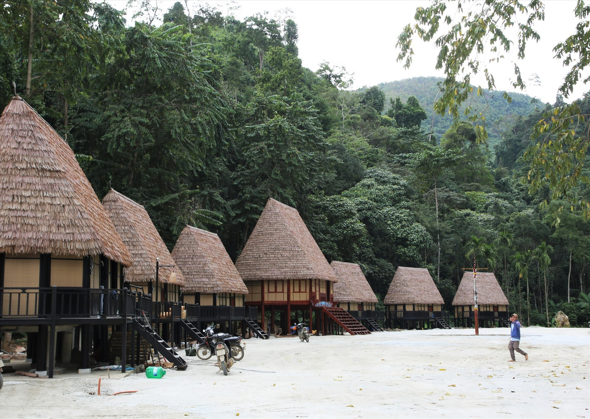 Reappearance of the Co Tu cultural village in Dong Giang Cong Troi ecotourism site
