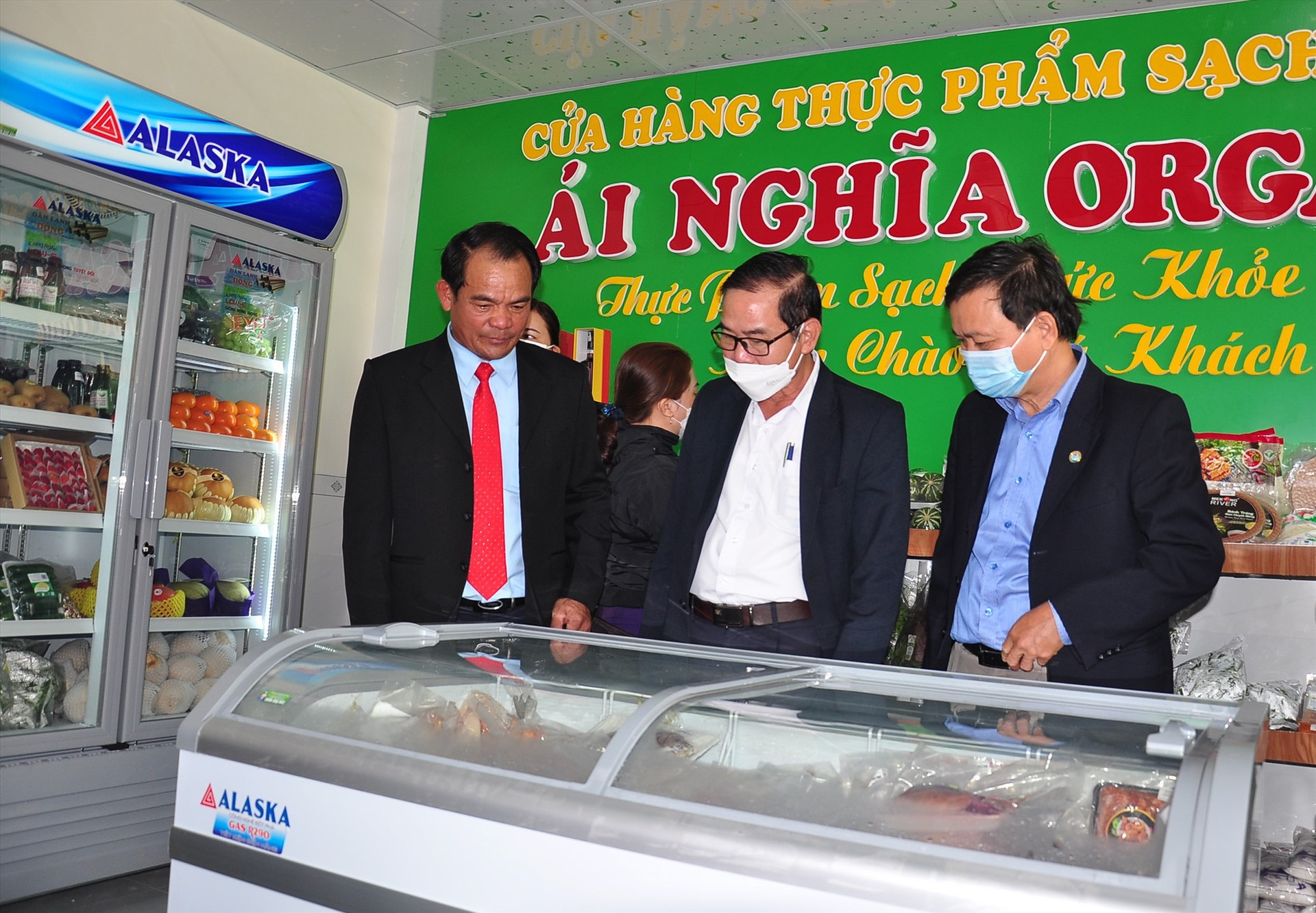 HTX Nông nghiệp Ái Nghĩa (Đại Lộc) vừa khai trương cửa hàng thực phẩm sạch Ái Nghĩa Organic. Ảnh: N.Đ