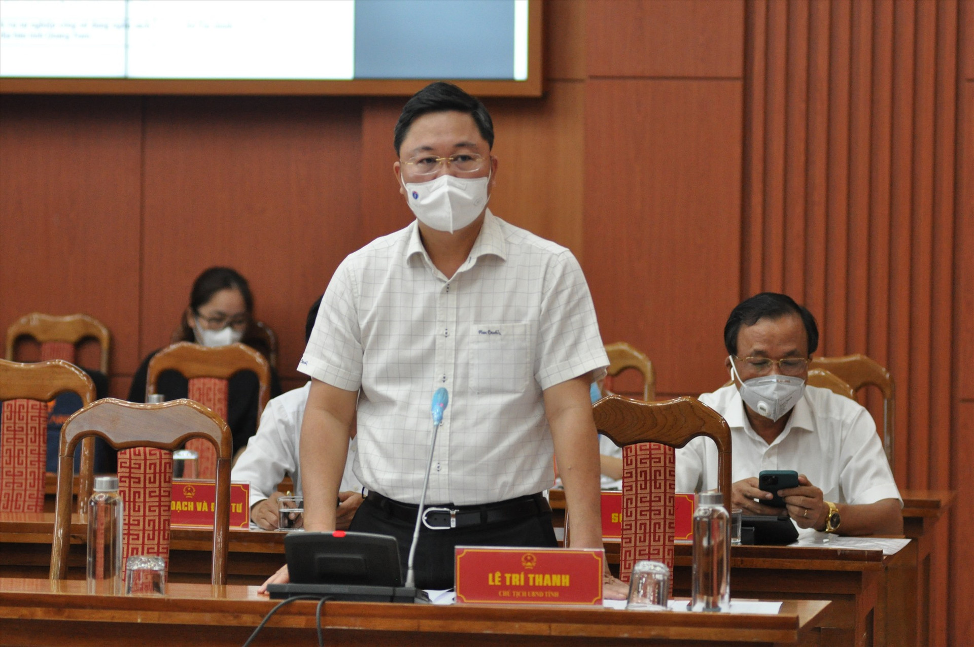 Chủ tịch UBND tỉnh Lê Trí Thanh phat biểu tại cuộc họp. Ảnh: X.P