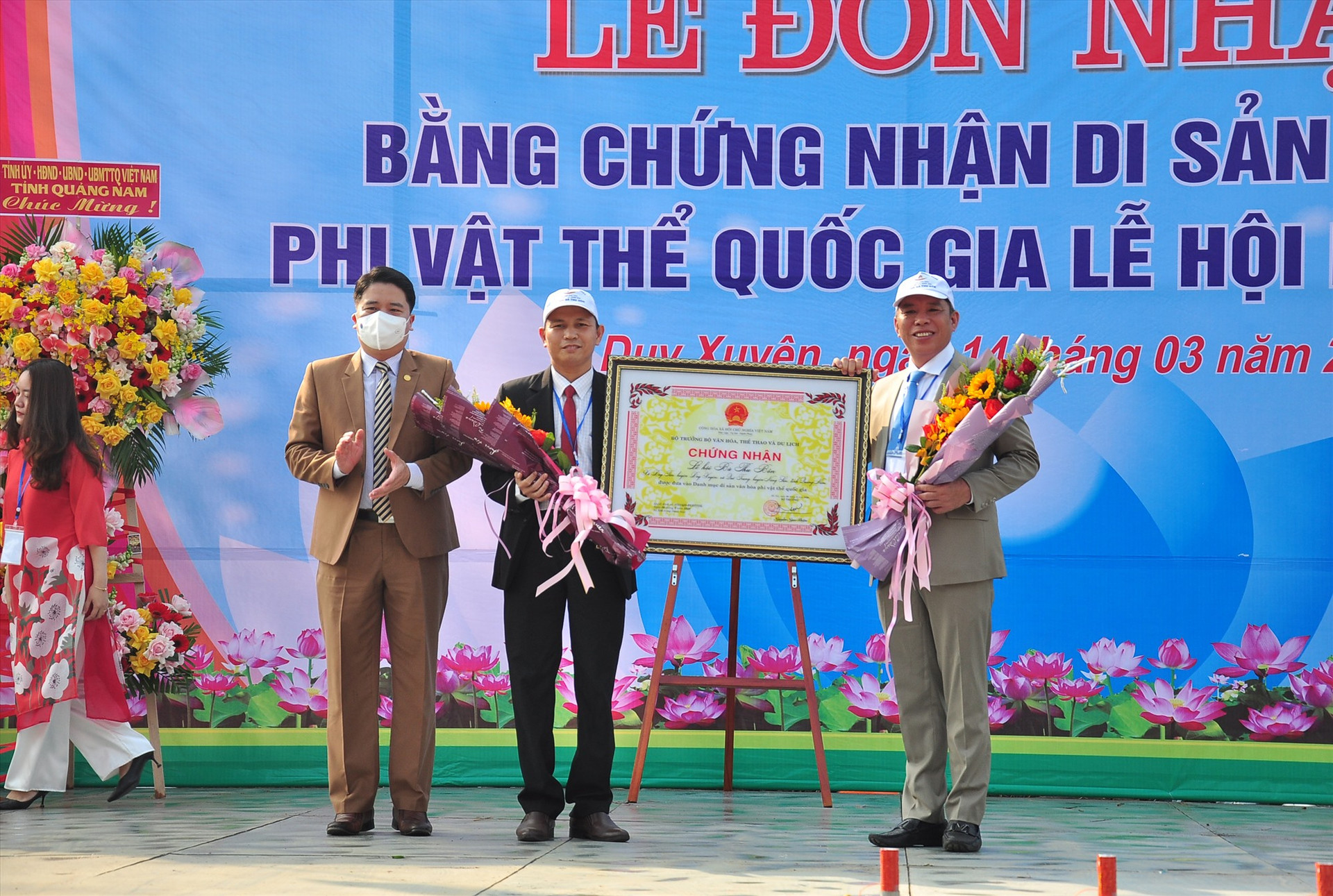 Huyện Duy Xuyên vừa tổ chức lễ đón nhận bằng di tích văn hóa phi vật thể quốc gia Lễ hội Bà Thu Bồn. Ảnh: SỰ - ANH