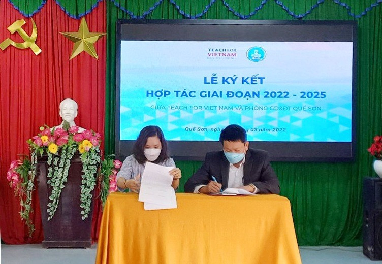 ; Phòng GD&ĐT huyện Quế Sơn và Teach For Vietnam ký kết hợp tác giai đoạn 2022-2025, ảnh Duy Thái
