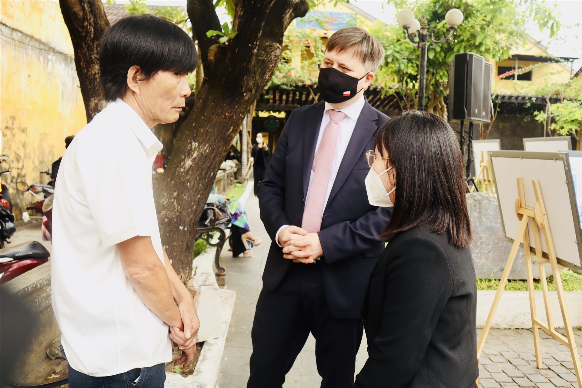 Former Secretary of Hoi An City Party Committee Nguyen Su tells Wojciech Gerwel about the late architect Kazik.