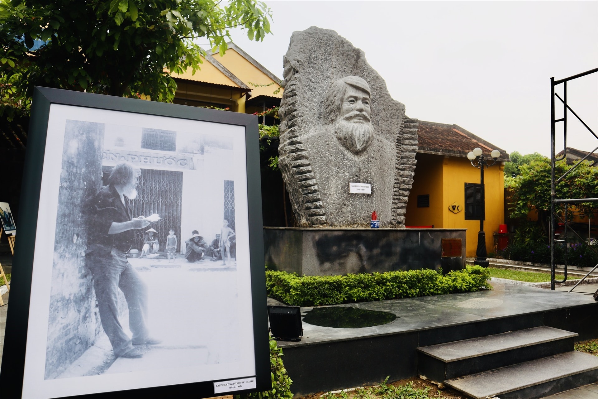 Kazik park and his bust in Hoi An