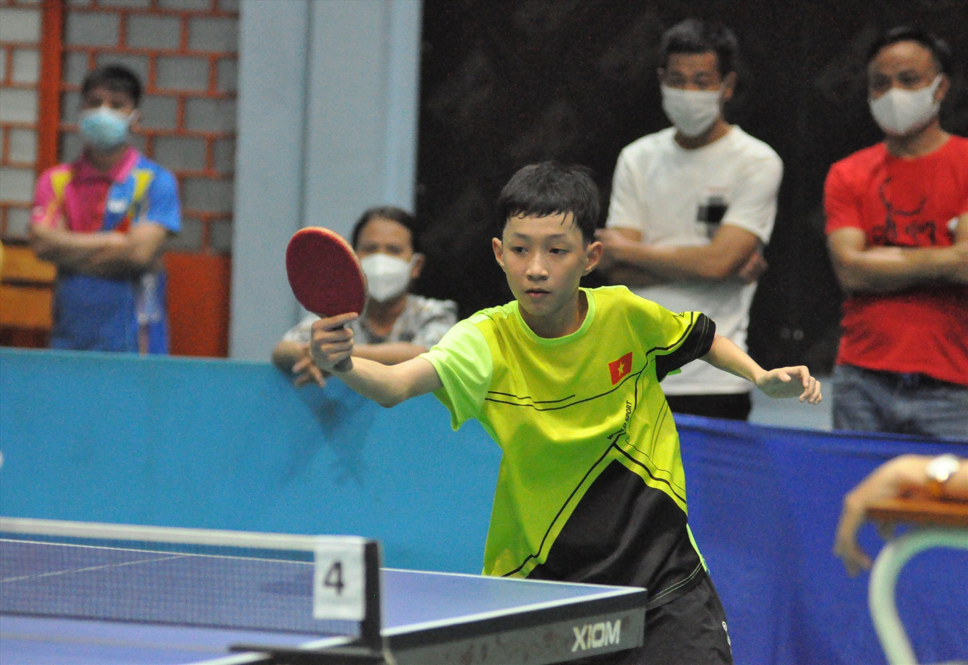 Tay vợt trẻ Nguyễn Anh Đại (Phú Ninh) giành chức vô địch cá nhân. Ảnh: A.SẮC