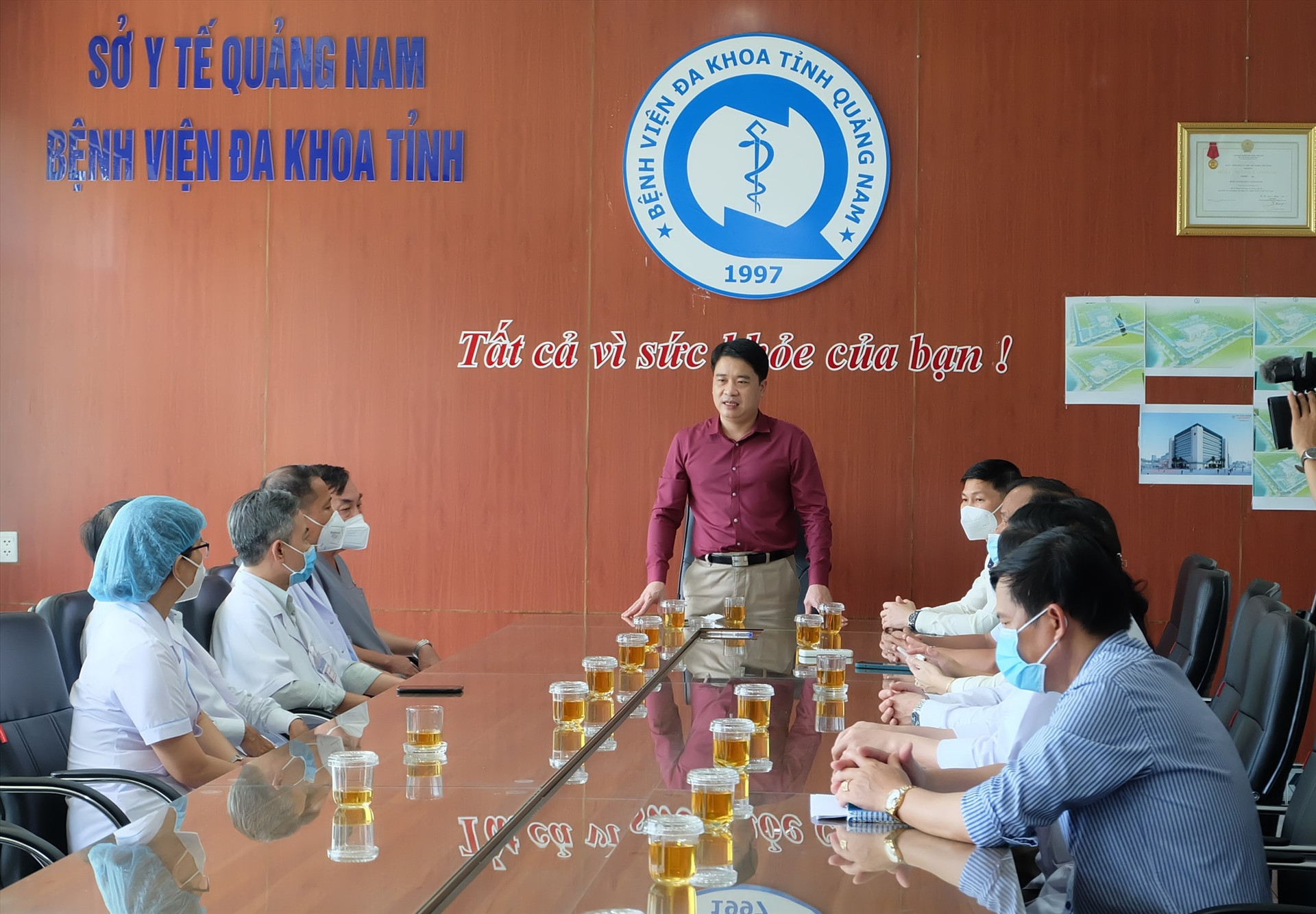 Phó Chủ tịch UBND Trần Văn Tân ghi nhận sự hỗ trợ kịp thời, nhân văn của Tập đoàn Thaco. Ảnh: M.L