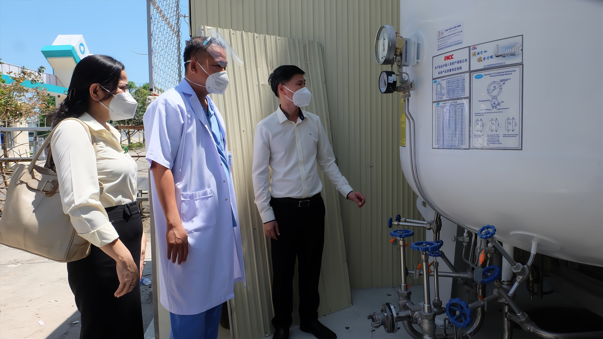 Hệ thống oxy lỏng trung tâm và khí nén cung cấp oxy tập trung do Tập đoàn Thaco trao tặng. Ảnh: M.L