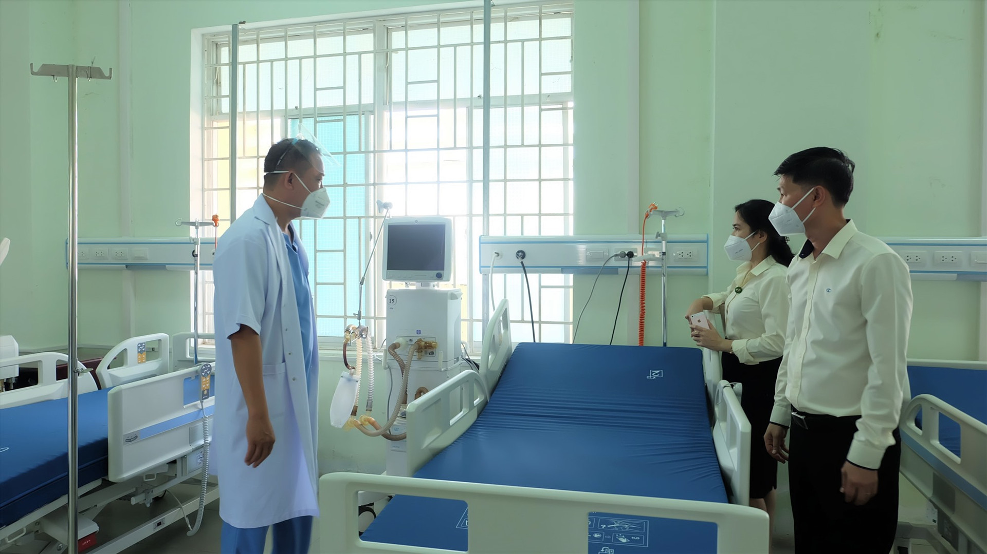 Tập đoàn Thaco trao tặng nhiều máy móc, thiết bị thiết yếu để điều trị bệnh nhân Covid-19 thể nặng. Ảnh: M.L