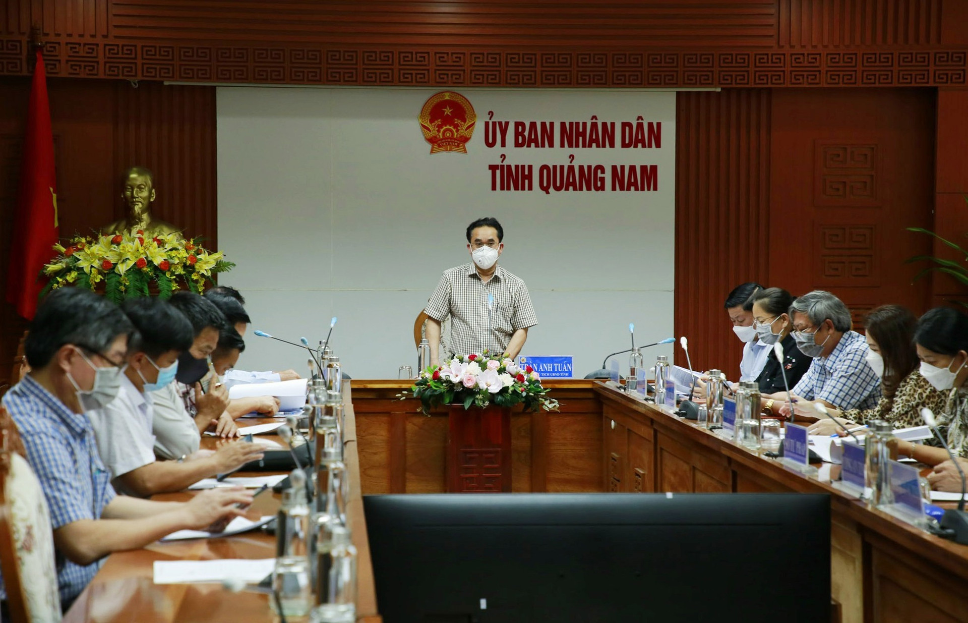 Phó Chủ tịch UBND tỉnh Trần Anh Tuấn chủ trì buổi xét thẩm định xã nông thôn mới và nông thôn mới nâng cao. Ảnh: C.S