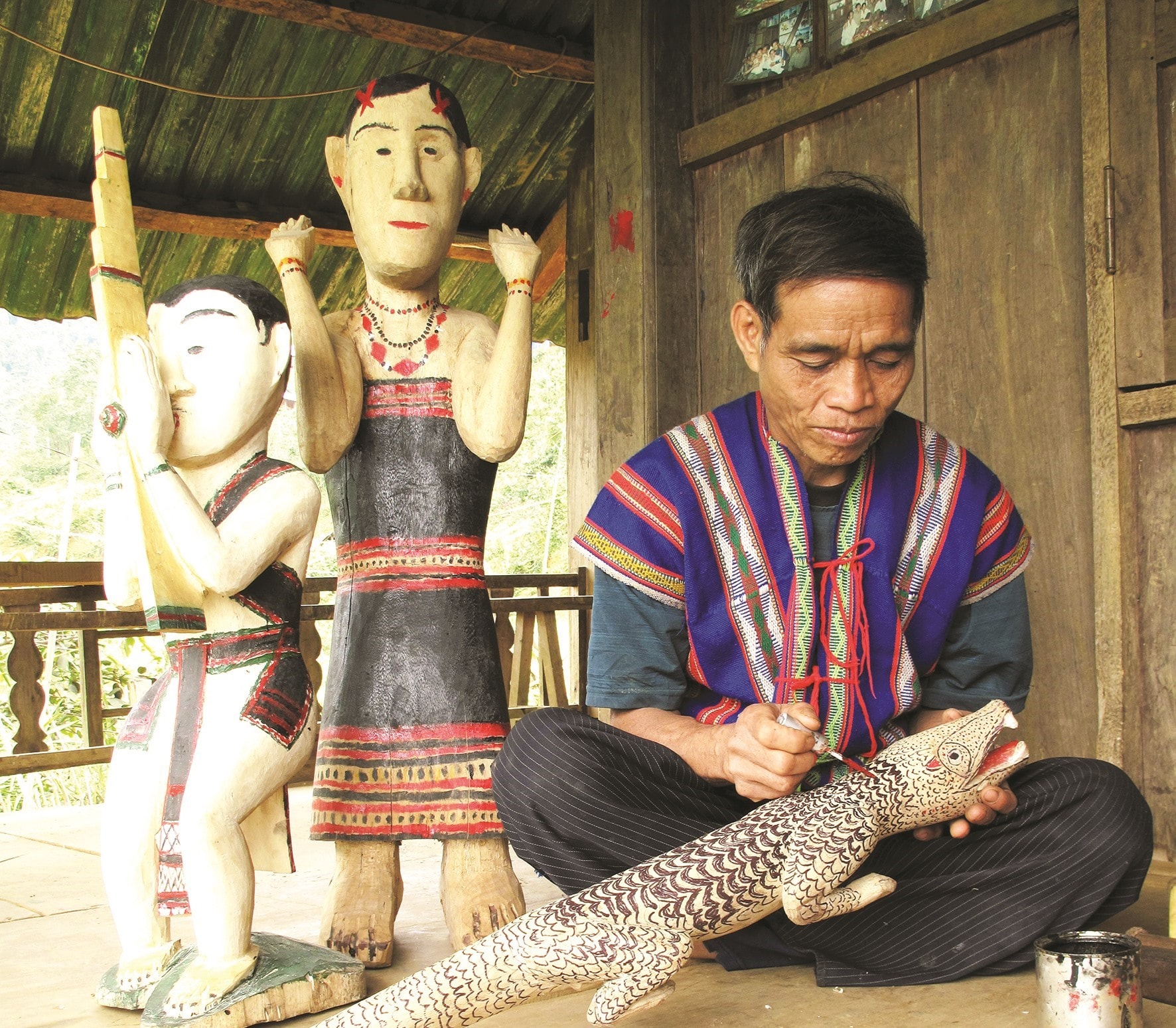 Wood carving – a creative tourism activity.