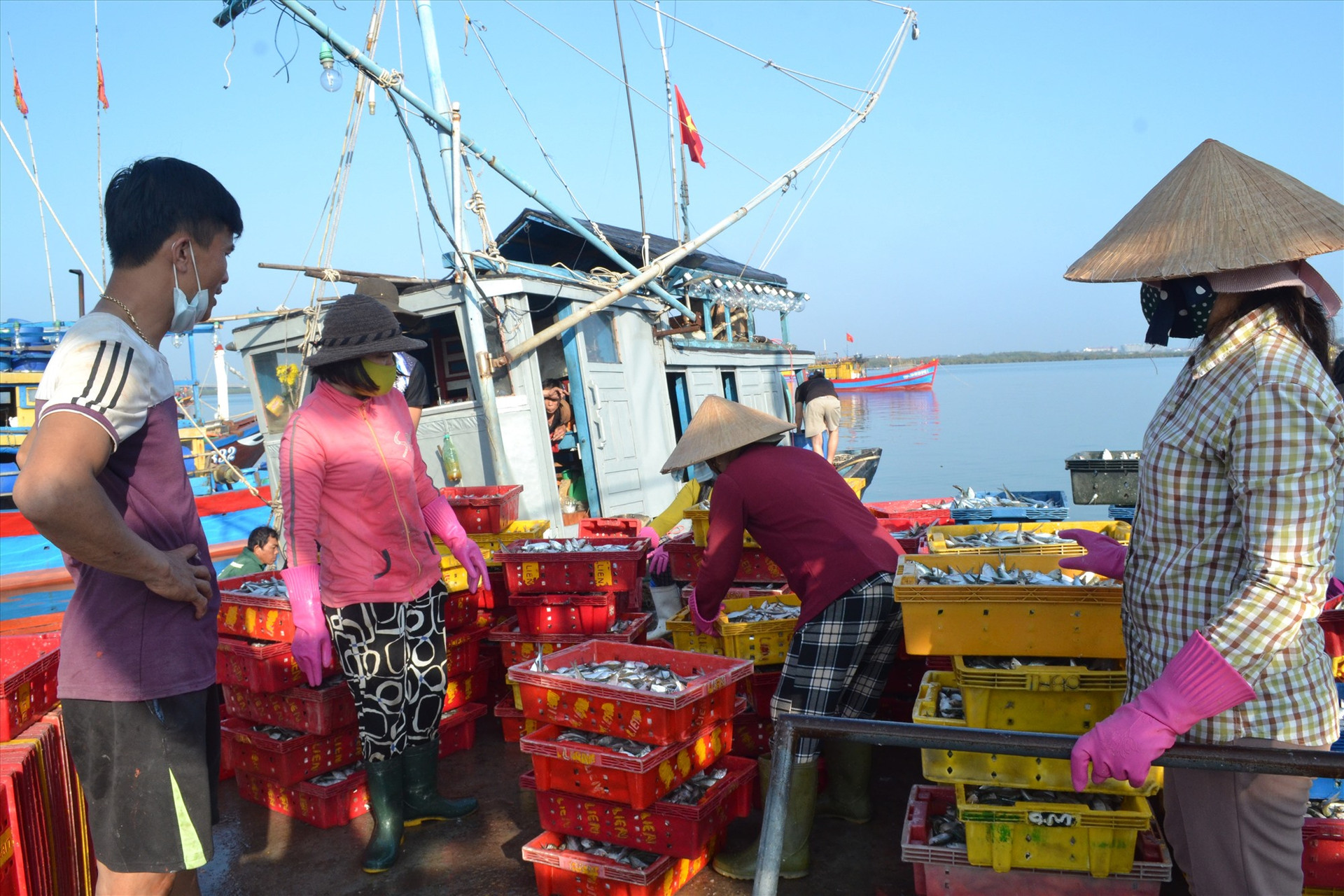 Tín dụng chính sách giúp người dân Duy Hải có nguồn lực đầu tư để phát triển nghề đánh bắt hải sản. Ảnh: VIỆT NGUYỄN