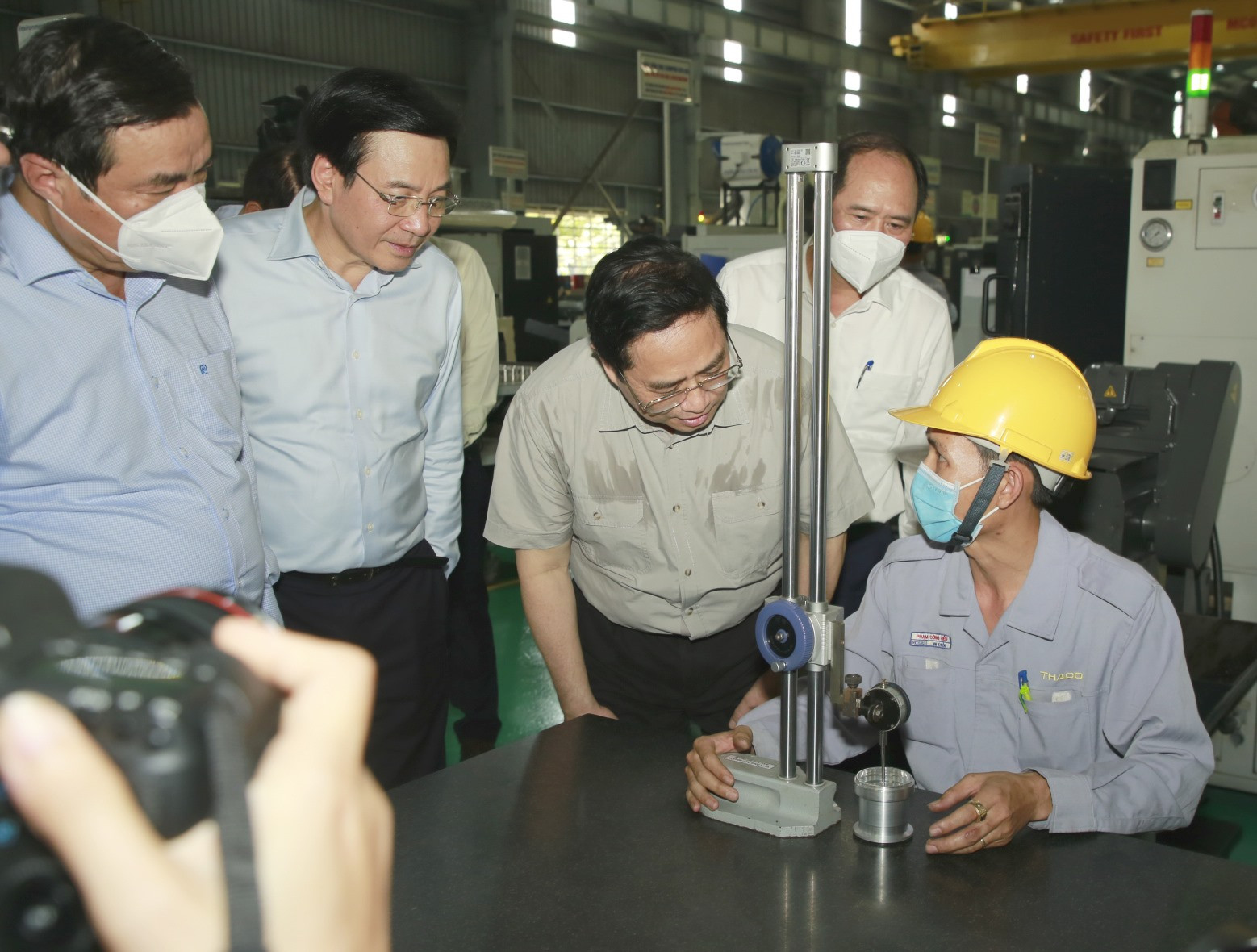 Thủ tướng Phạm Minh Chính thăm nhà máy sản xuất ô tô của THACO sáng 27.3