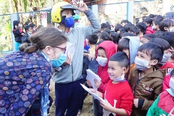 Cecile Rauline and Vietnamese children