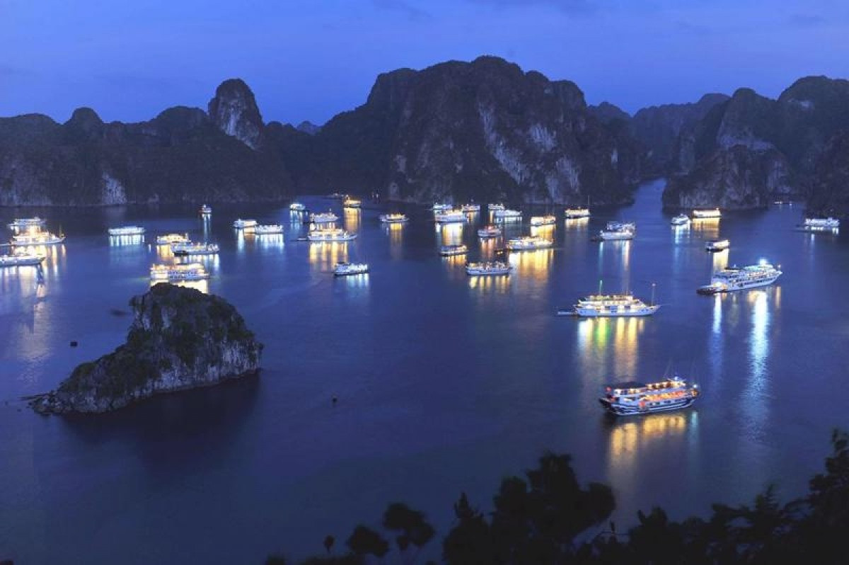 Cruise nightlife service is a new tourism product of Quang Ninh. (Photo: vneconomy.vn)