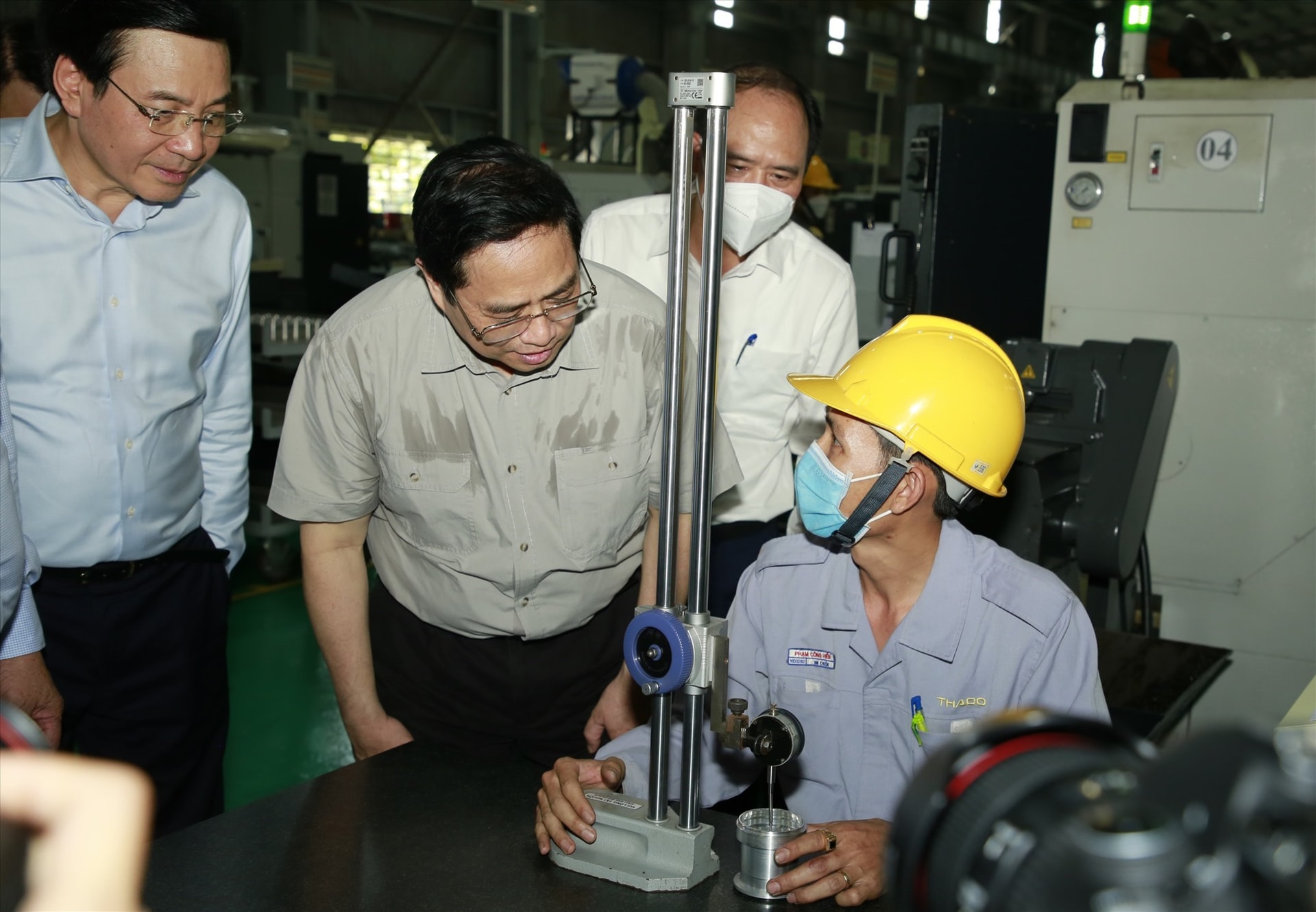 PM Chinh at a production chain