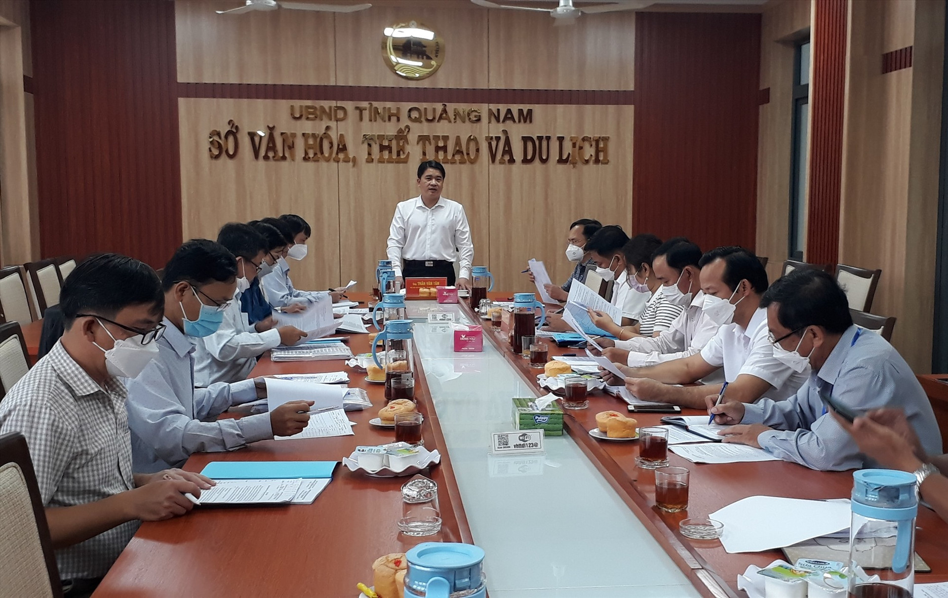 Phó Chủ tịch UBND tỉnh Trần Văn Tân kết luận cuộc làm việc với Sở VH-TT&DL. Ảnh: X.P