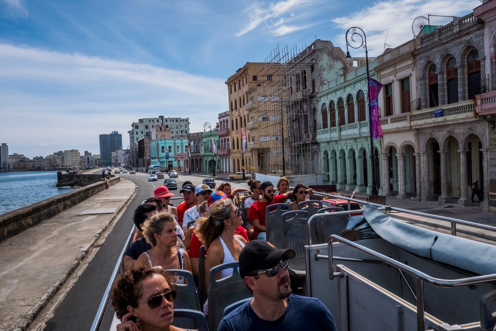 Khách du lịch quốc tế tại Havana, Cuba. Ảnh: NYT