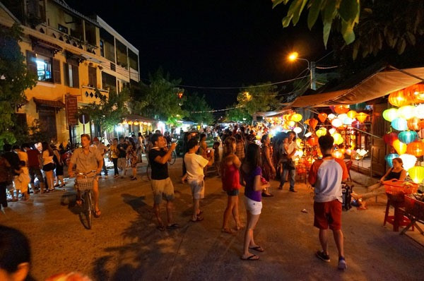 Nguyen Hoang night market