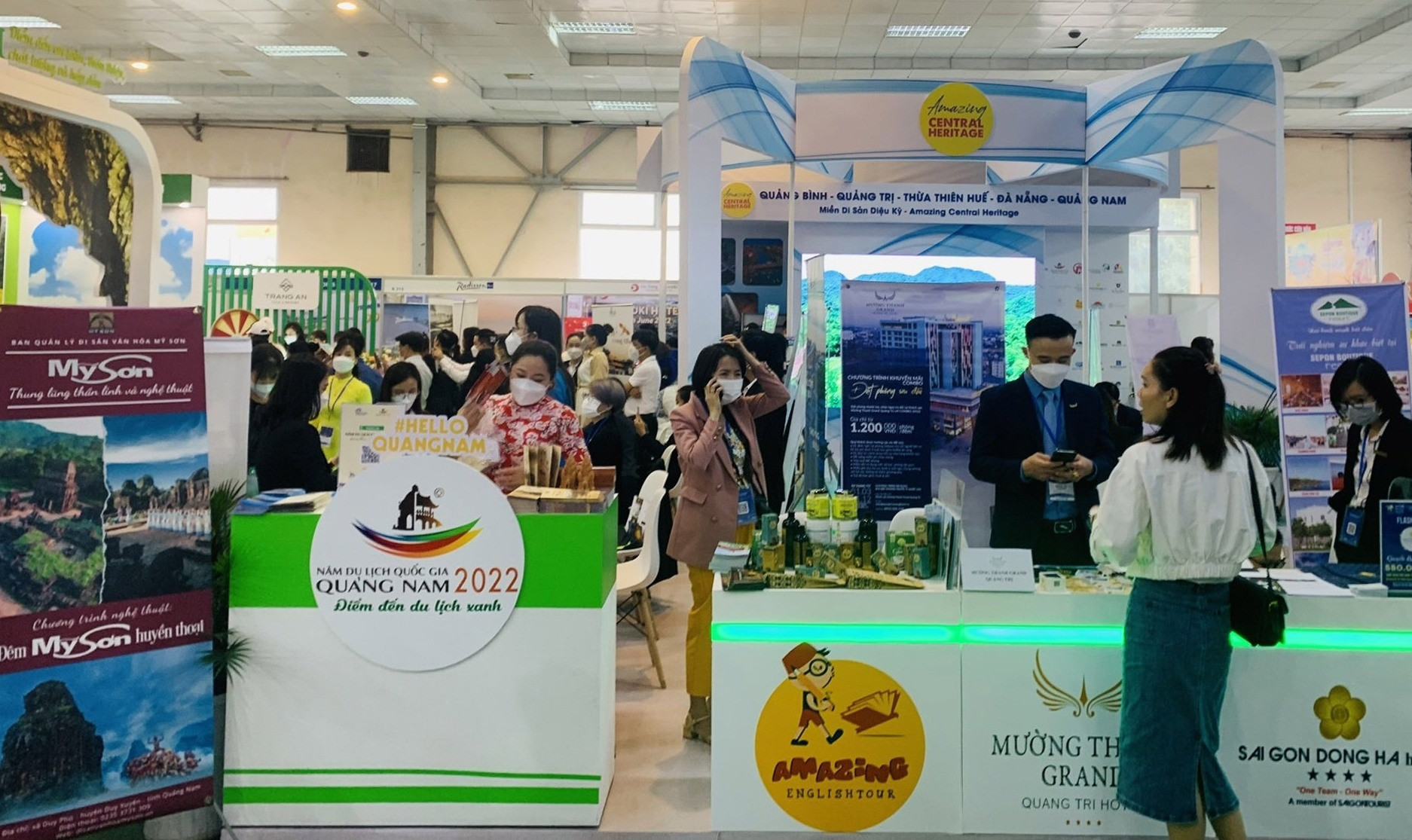 Quảng bá thông tin về Năm du lịch quốc gia - Quảng Nam 2022 tại hội chợ du lịch quốc tế VITM Hà Nội. Ảnh: Q.T