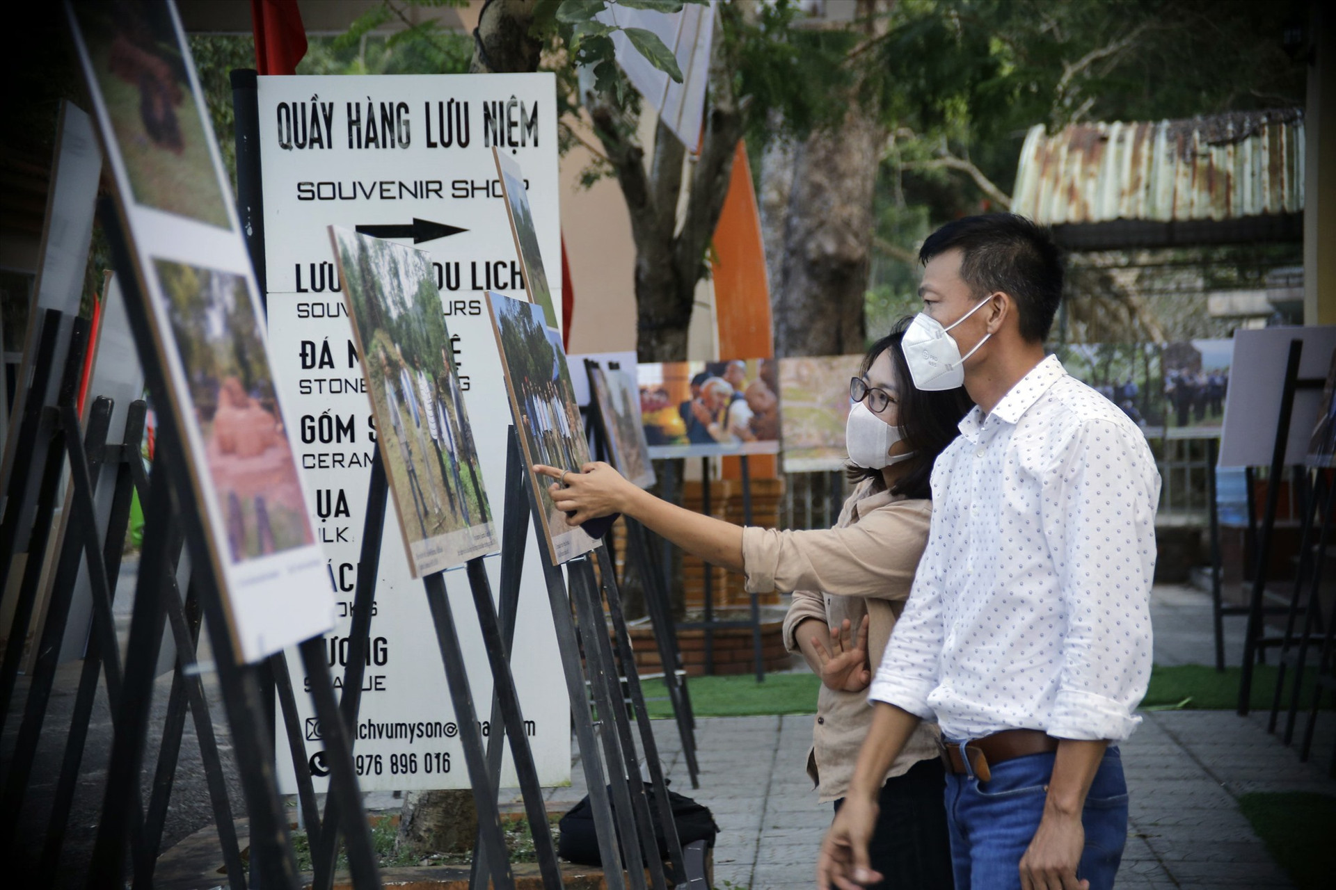 Một số hình ảnh trưng bày tại Lễ kỷ niệm thiết lập quan hệ 50 năm ngoại giao Việt - Ấn.
