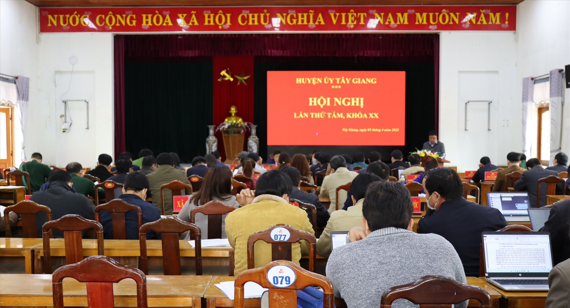 Huyện ủy Tây Giang tổ chức hội nghị lần thứ tám, khóa XX, nhiệm kỳ 2020-2025. Ảnh H.Thúy