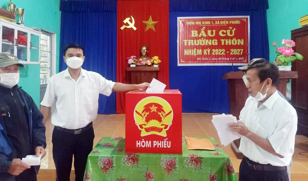 Bầu cử Trưởng thôn nhiệm kỳ 2022 - 2027 ở thôn Nhị Dinh 1, xã Điện Phước, Điện Bàn. Ảnh: T.T