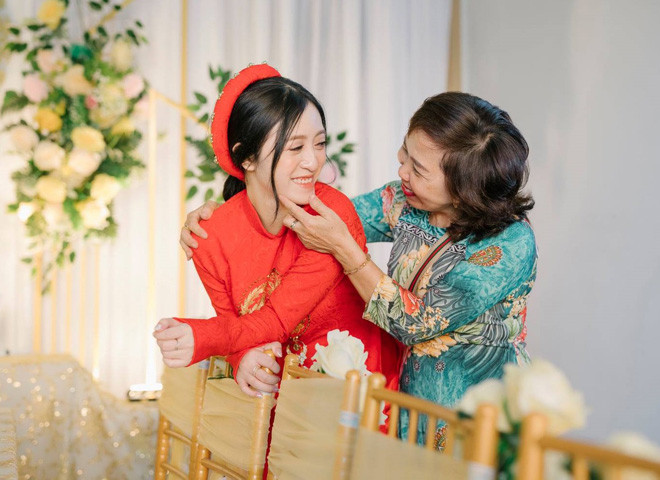 Những khoảnh khắc đẹp cần cùng nhau lưu giữ. Ảnh: NGUYỄN QUANG VINH