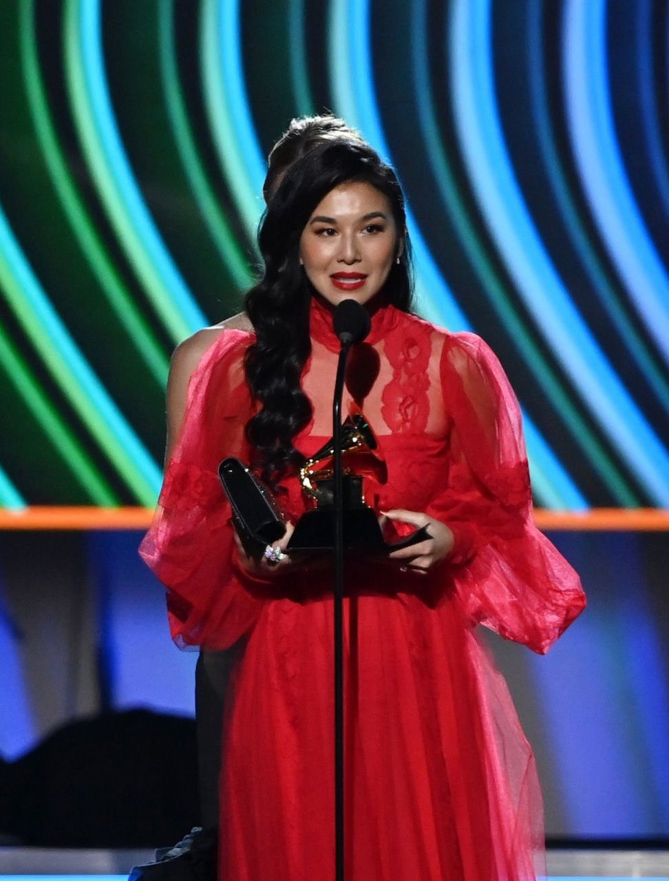 Nữ ca sĩ xinh đẹp và tài năng gốc Việt Sangeeta Kaur vinh dự nhận giải thưởng Grammy 2022. Ảnh: Gettyimage