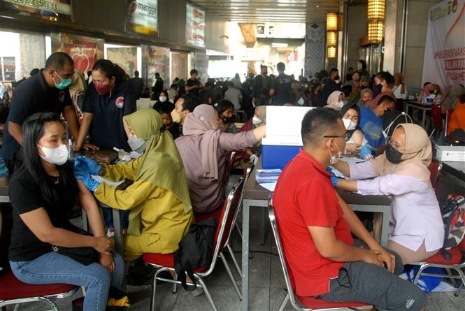 Một điểm tiêm vaccine phòng COVID-19 tại Jakarta, Indonesia, ngày 8/4/2022. Ảnh: THX/ TTXVN