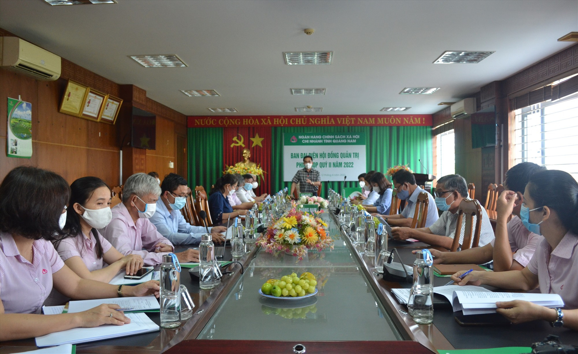 Phó Chủ tịch UBND tỉnh Trần Anh Tuấn yêu cầu Ngân hàng CSXH Quảng Nam nâng cao chất lượng tín dụng. Ảnh: VIỆT NGUYỄN