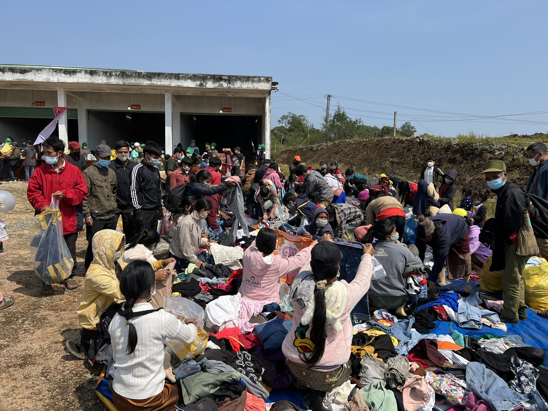 Laotian people are choosing clothes.