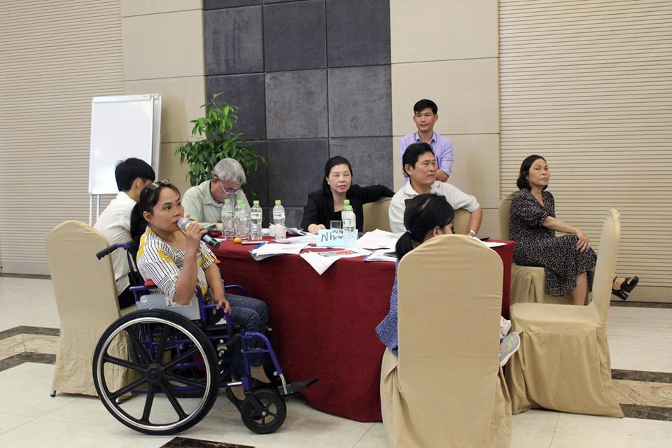 Người khuyết tật cần được tạo điều kiện để tiếp cận, hòa nhập cộng đồng. Ảnh: T.L