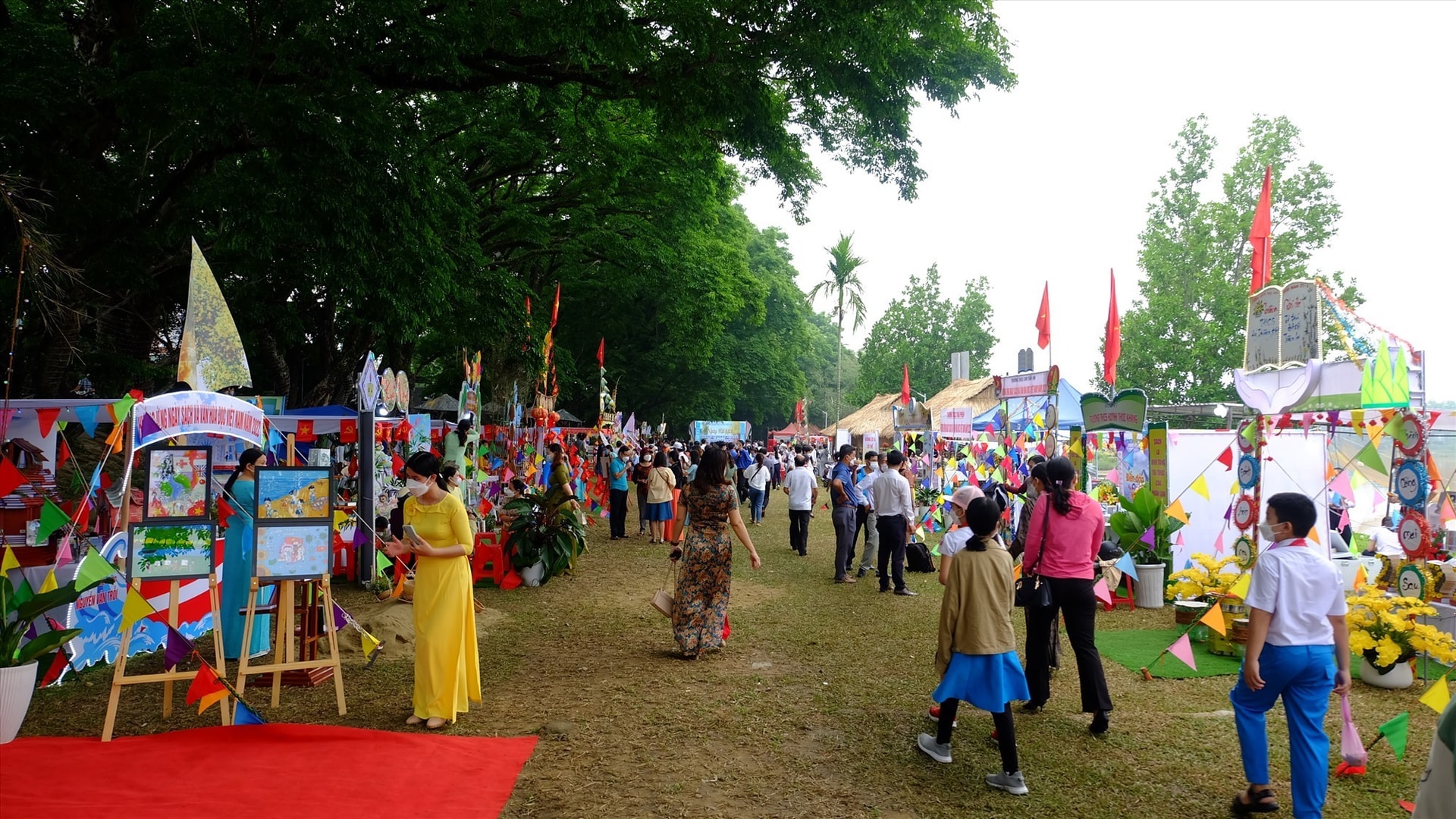 Students and teachers at the event