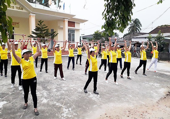 phong trào tập thể dục dưỡng sinh (TDDS) ở xã đảo Tam Hải (Núi Thành)