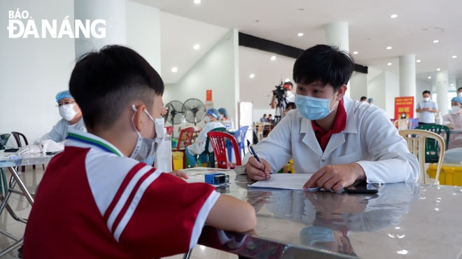 Nhân viên y tế khám, khai thác thông tin và tư vấn khá kỹ.