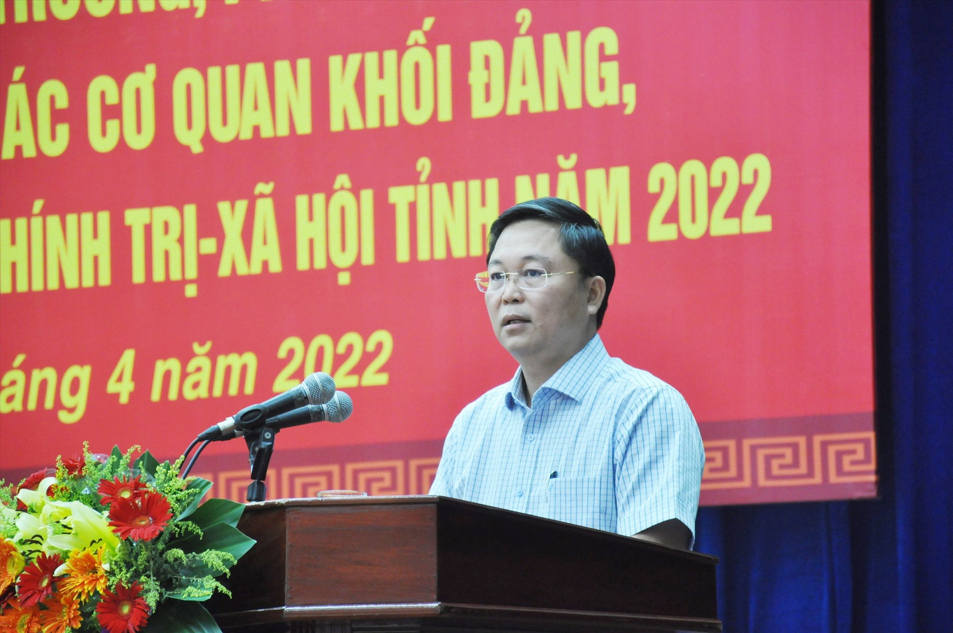 Chủ tịch UBND tỉnh Lê Trí Thanh chia sẻ tâm tư, khát vọng cống hiến với CBCCVC của tỉnh tại cuộc đối thoại. Ảnh: N.Đ